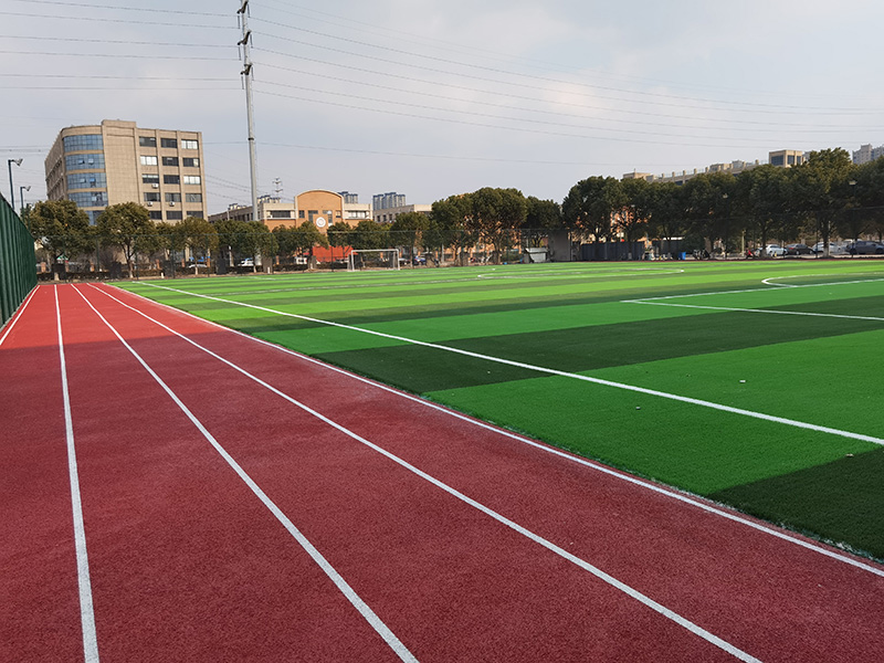 昆山某学校足球场 塑胶跑道 围网灯光案例